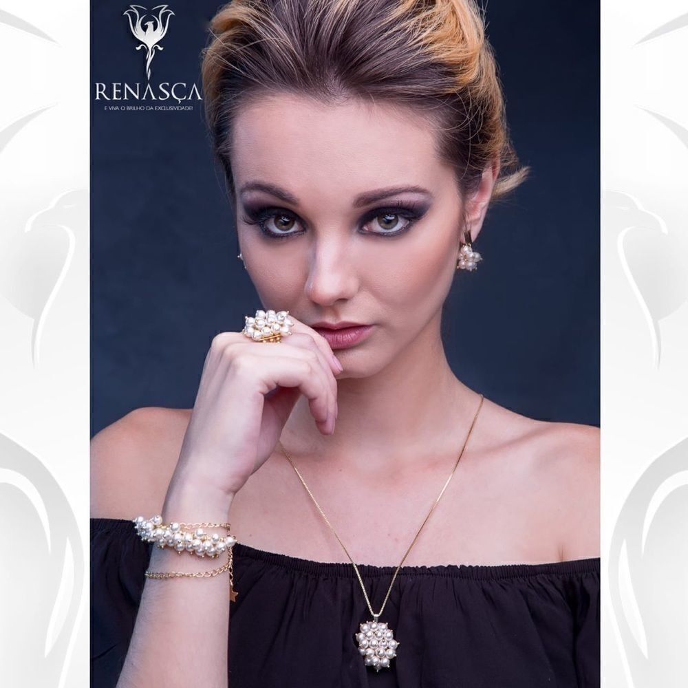 Swarovski material excellent stunning effect